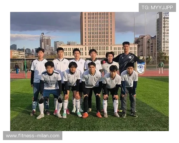 球星壁挂足球点亮激情绿茵空间彰显运动风采与收藏价值
