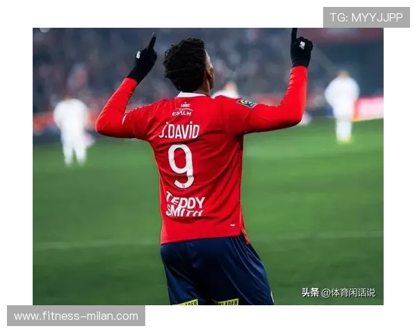 足球球星转会潮流解析为何巨星难以在同一支球队度过整个职业生涯